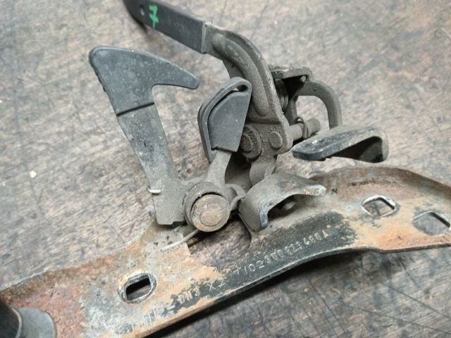 bontott SKODA SUPERB I Motorháztető Zárszerkezet