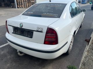 bontott SKODA SUPERB I Tankajtó