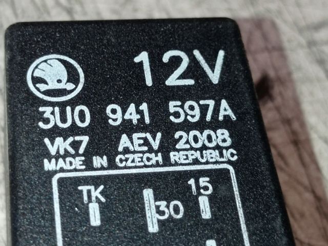 bontott SKODA SUPERB I Világítás Relé