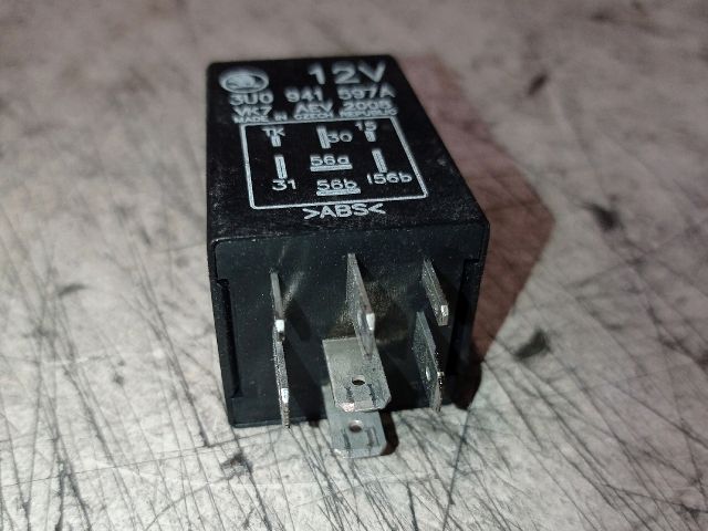 bontott SKODA SUPERB I Világítás Relé