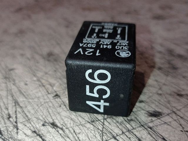 bontott SKODA SUPERB I Világítás Relé