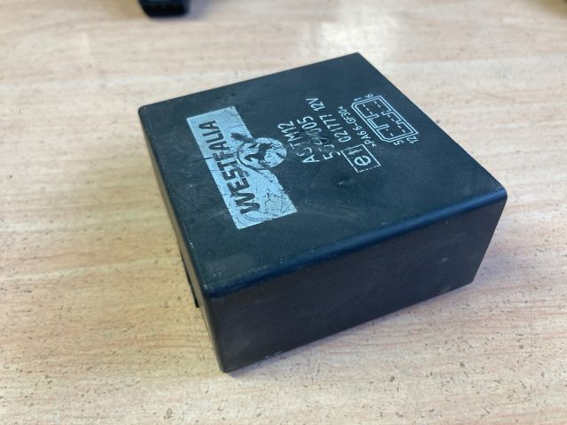 bontott SKODA SUPERB I Vonóhorog Elektronika