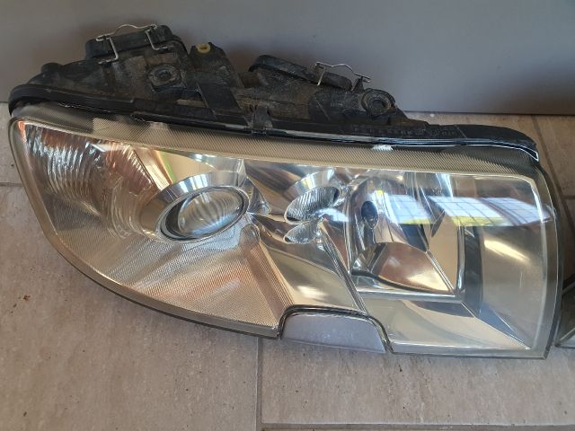 bontott SKODA SUPERB I Xenon Fényszóró Pár
