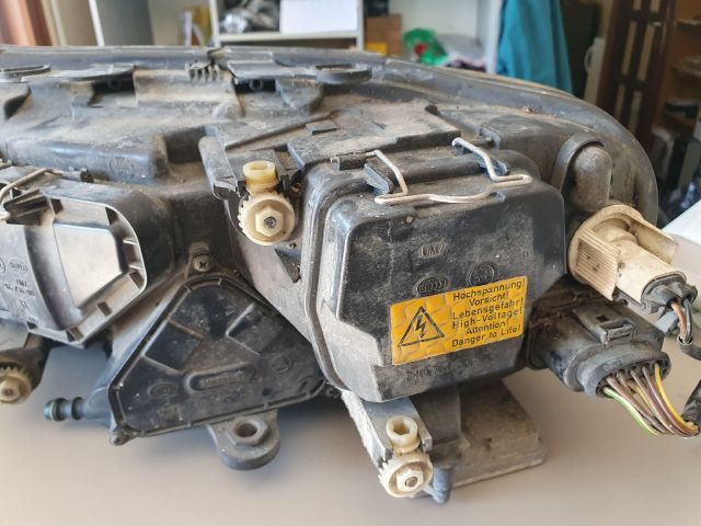 bontott SKODA SUPERB I Xenon Fényszóró Pár