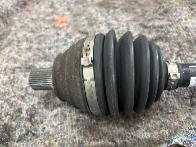 bontott SKODA SUPERB II Bal Féltengely