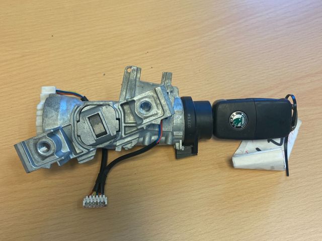 bontott SKODA SUPERB II Gyújtáskapcsoló Házzal