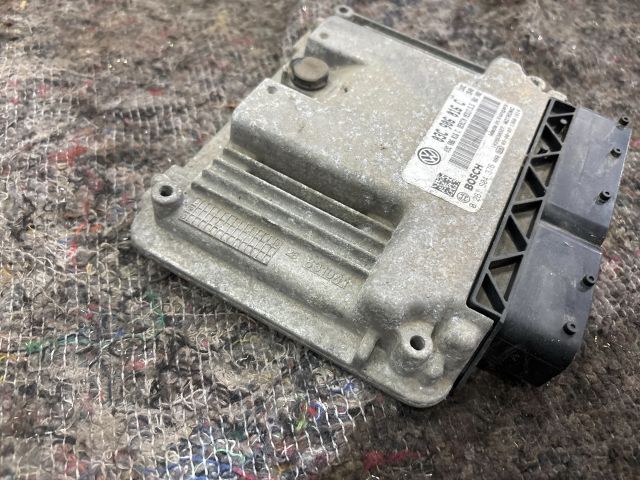 bontott SKODA SUPERB II Motorvezérlő