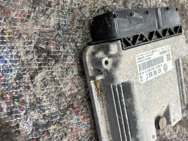 bontott SKODA SUPERB II Motorvezérlő