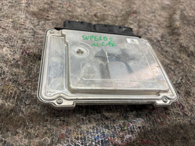 bontott SKODA SUPERB II Motorvezérlő