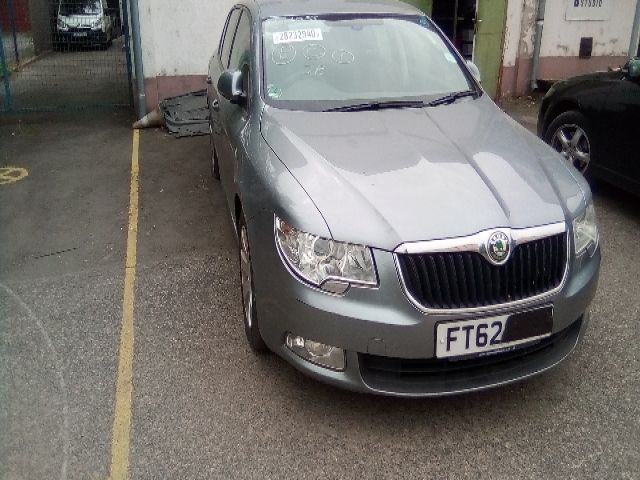 bontott SKODA SUPERB II Jobb Féltengely