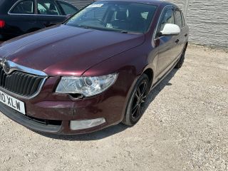 bontott SKODA SUPERB II Bal első Csonkállvány Kerékaggyal