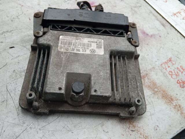 bontott SKODA SUPERB II Motorvezérlő