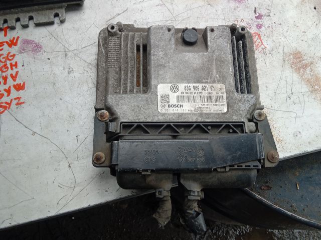 bontott SKODA SUPERB II Motorvezérlő