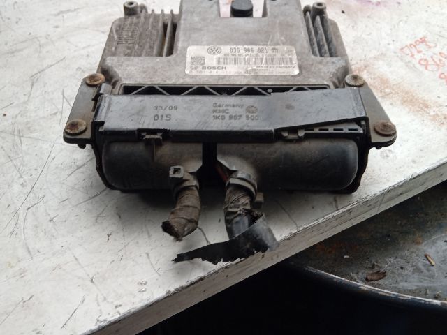 bontott SKODA SUPERB II Motorvezérlő