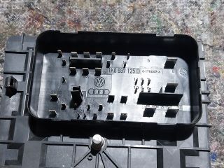 bontott SKODA SUPERB II Biztosítéktábla Motortér