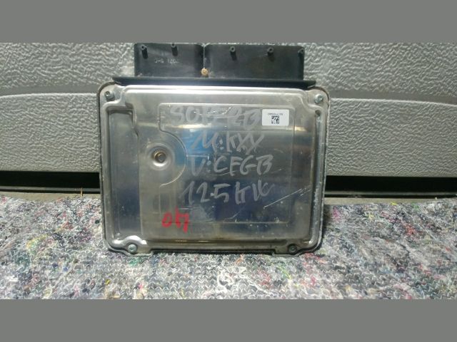 bontott SKODA SUPERB II Motorvezérlő