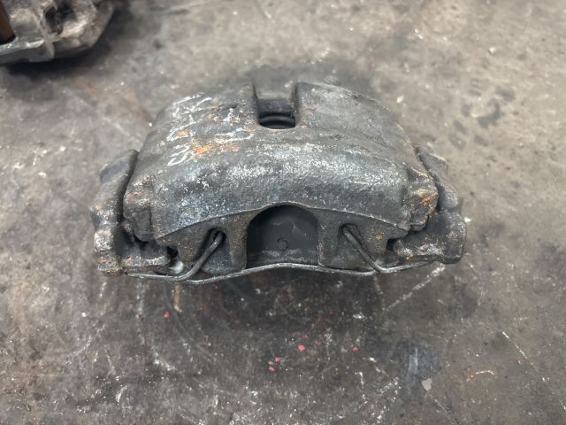 bontott SKODA SUPERB II Bal első Féknyereg Munkahengerrel