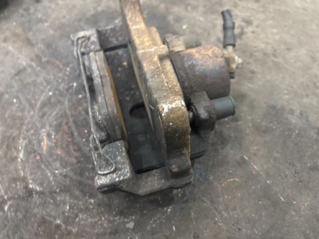 bontott SKODA SUPERB II Bal első Féknyereg Munkahengerrel