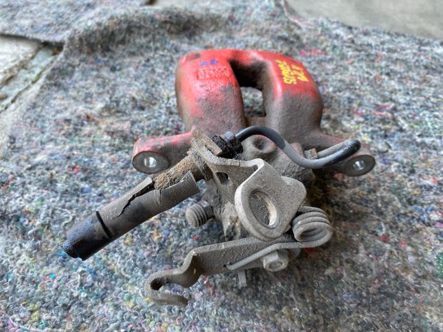 bontott SKODA SUPERB II Bal hátsó Féknyereg Munkahengerrel