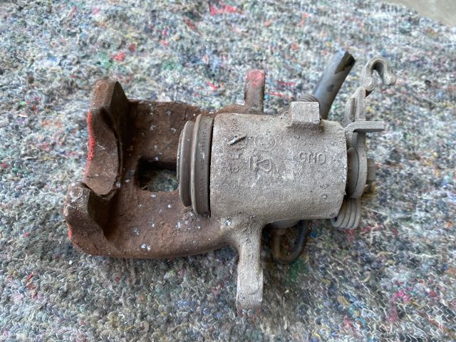 bontott SKODA SUPERB II Bal hátsó Féknyereg Munkahengerrel