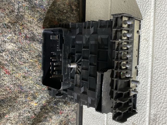 bontott SKODA SUPERB II Biztosítéktábla Motortér