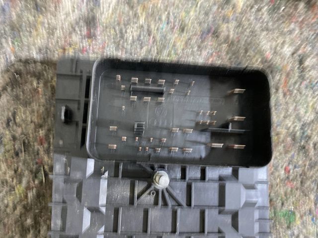 bontott SKODA SUPERB II Biztosítéktábla Motortér