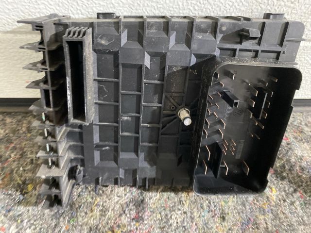 bontott SKODA SUPERB II Biztosítéktábla Motortér