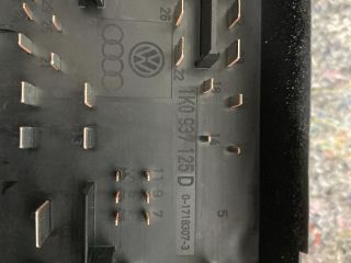 bontott SKODA SUPERB II Biztosítéktábla Motortér