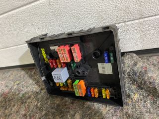 bontott SKODA SUPERB II Biztosítéktábla Motortér