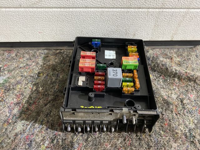 bontott SKODA SUPERB II Biztosítéktábla Motortér