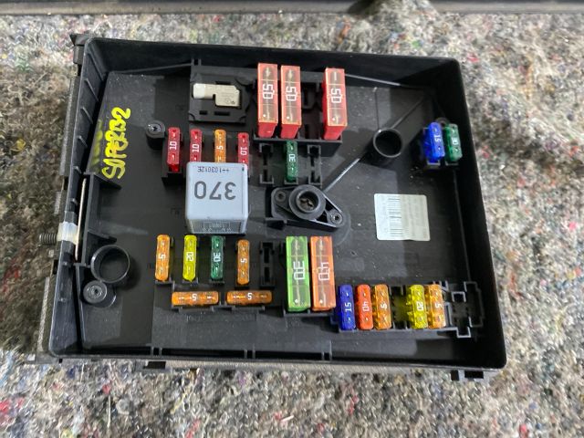 bontott SKODA SUPERB II Biztosítéktábla Motortér