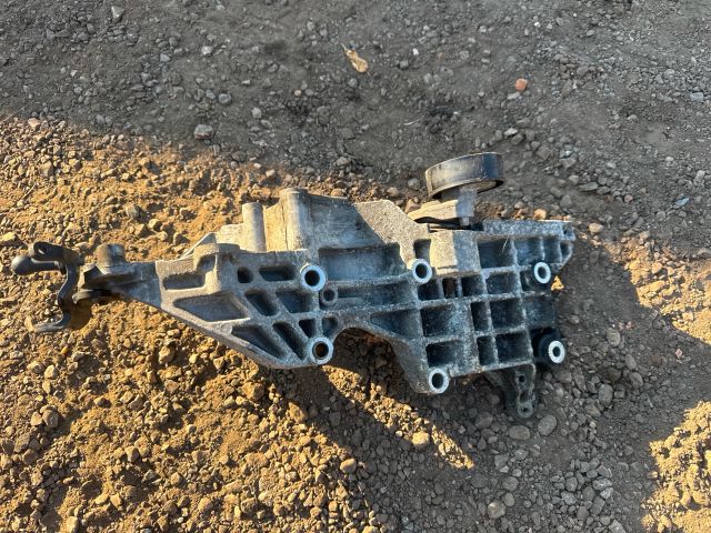 bontott SKODA SUPERB II Generátor Tartó Bak