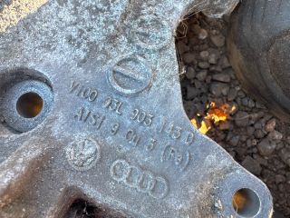 bontott SKODA SUPERB II Generátor Tartó Bak