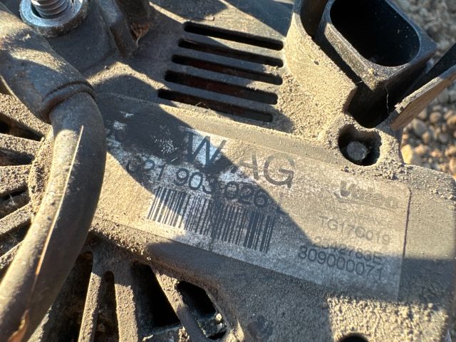 bontott SKODA SUPERB II Generátor