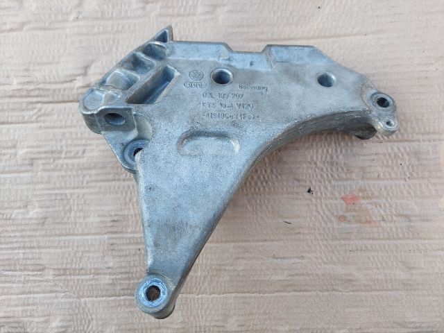 bontott SKODA SUPERB II Motor Tartó Bak (Fém)