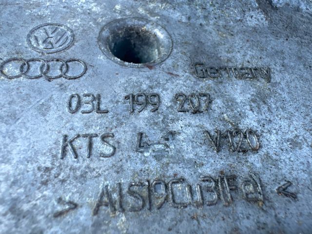 bontott SKODA SUPERB II Motor Tartó Bak (Fém)