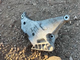 bontott SKODA SUPERB II Motor Tartó Bak (Fém)