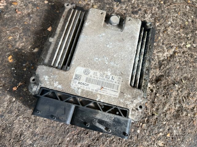 bontott SKODA SUPERB II Motorvezérlő