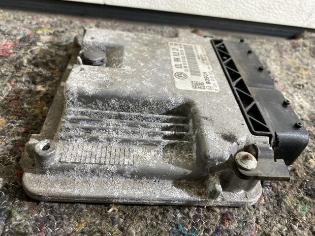 bontott SKODA SUPERB II Motorvezérlő