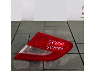 bontott SKODA SUPERB II Bal Belső Hátsó Lámpa