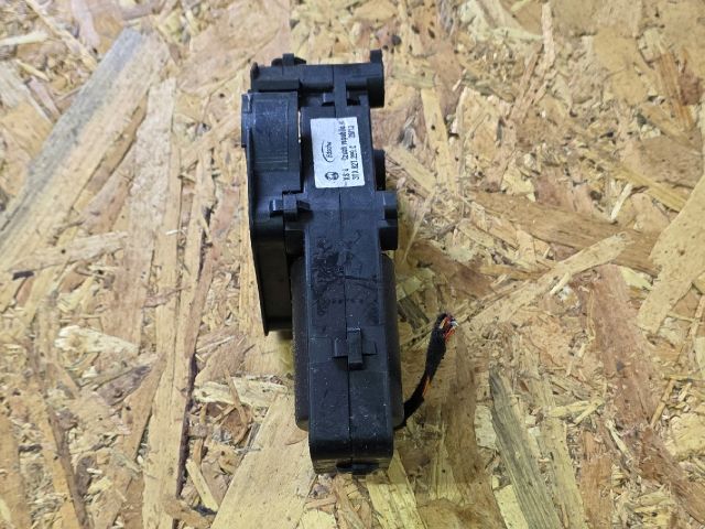 bontott SKODA SUPERB II Bal Csomagtérajtó Zárszerkezet