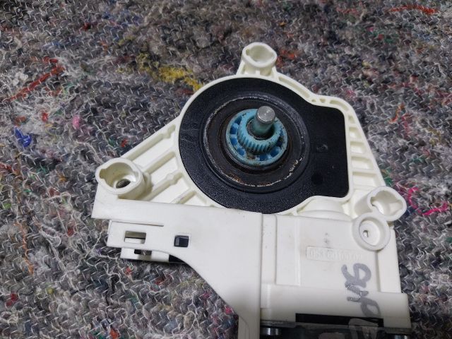 bontott SKODA SUPERB II Bal első Ablakemelő Motor