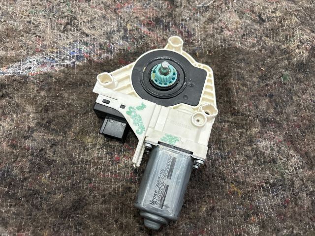 bontott SKODA SUPERB II Bal első Ablakemelő Motor