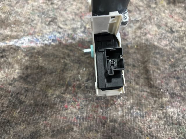 bontott SKODA SUPERB II Bal első Ablakemelő Motor