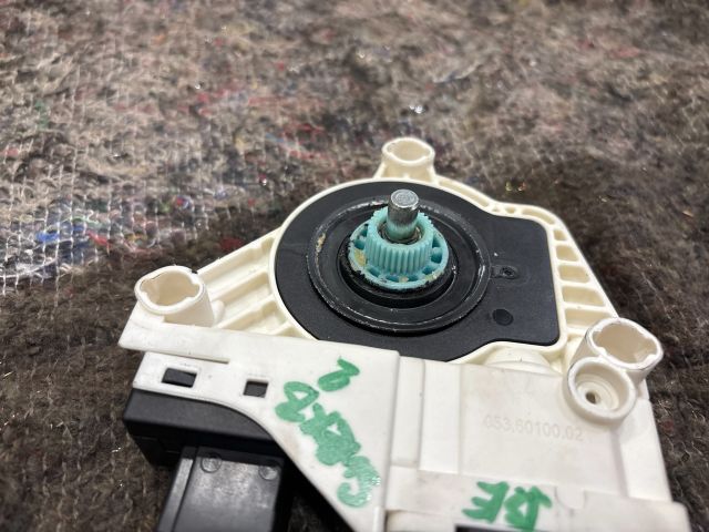 bontott SKODA SUPERB II Bal első Ablakemelő Motor