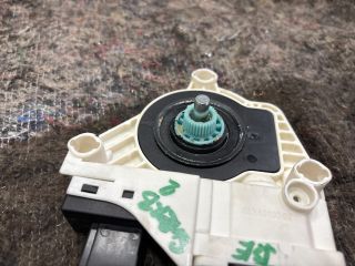 bontott SKODA SUPERB II Bal első Ablakemelő Motor