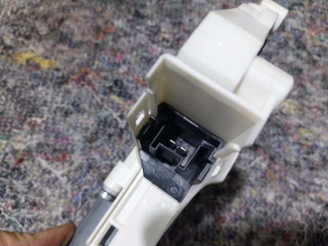 bontott SKODA SUPERB II Bal első Ablakemelő Motor