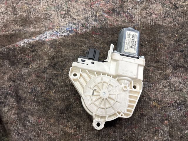 bontott SKODA SUPERB II Bal első Ablakemelő Motor