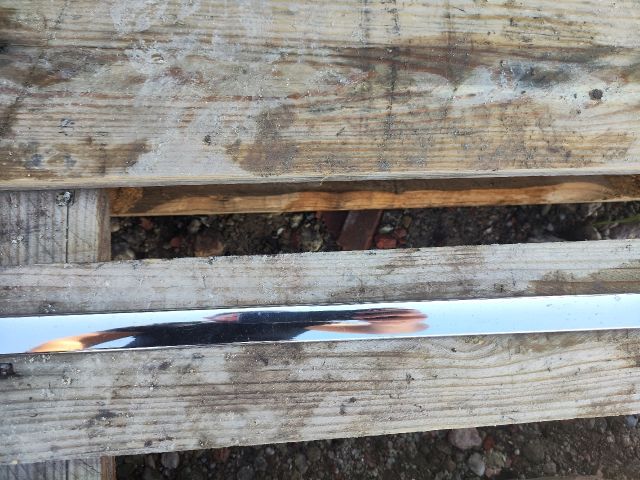 bontott SKODA SUPERB II Bal első Ajtó Díszléc