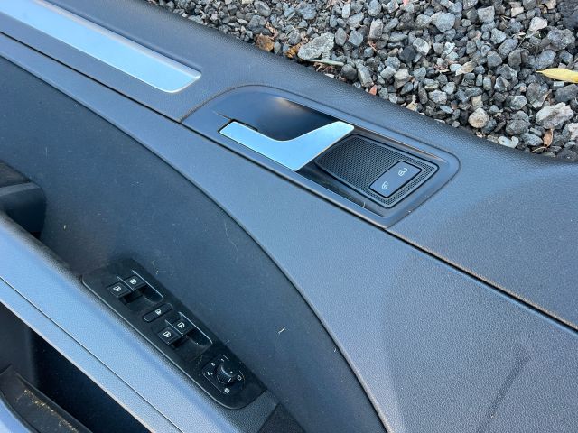 bontott SKODA SUPERB II Bal első Ajtó Kárpit